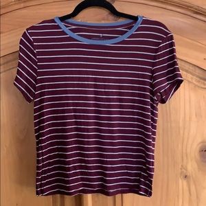 👕 AMERICAN EAGLE BURGUNDY STRIPED T-SHIRT
